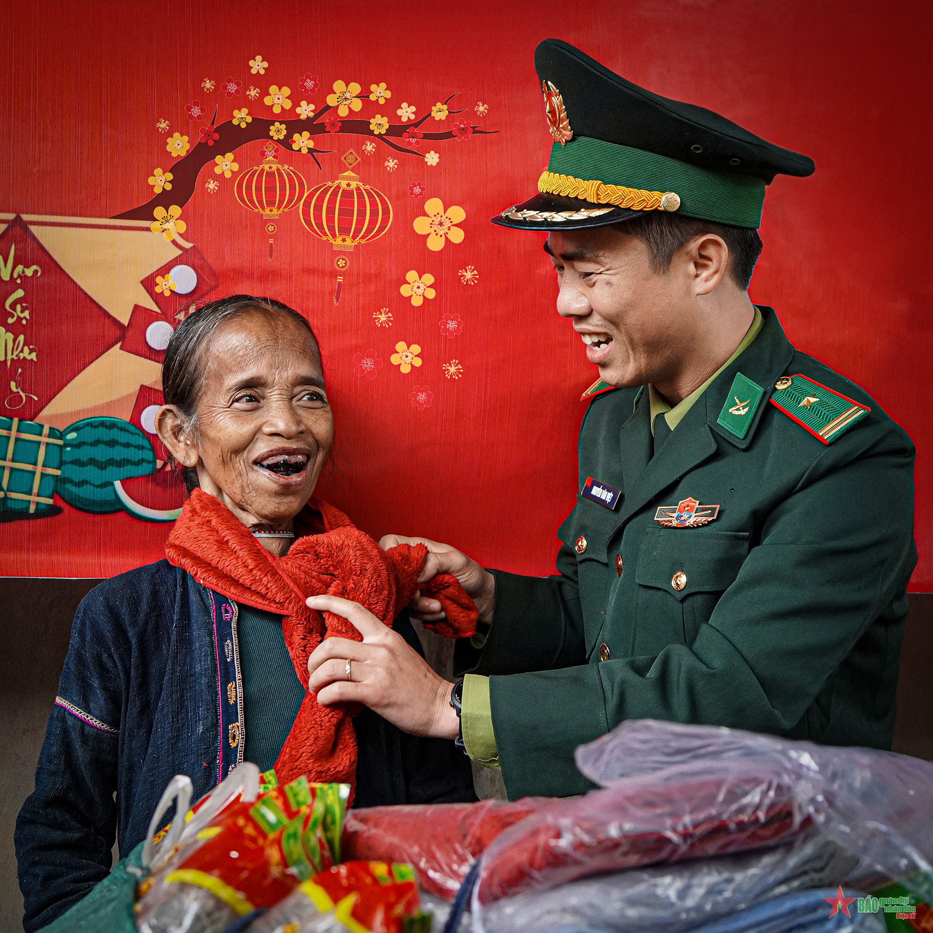 Ấm tình biên giới